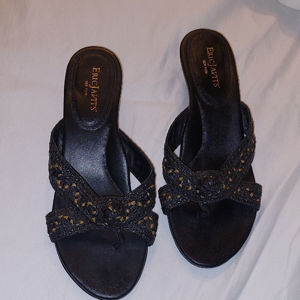 Eric Javits Black Thong Sandals Elegant Design Size 8